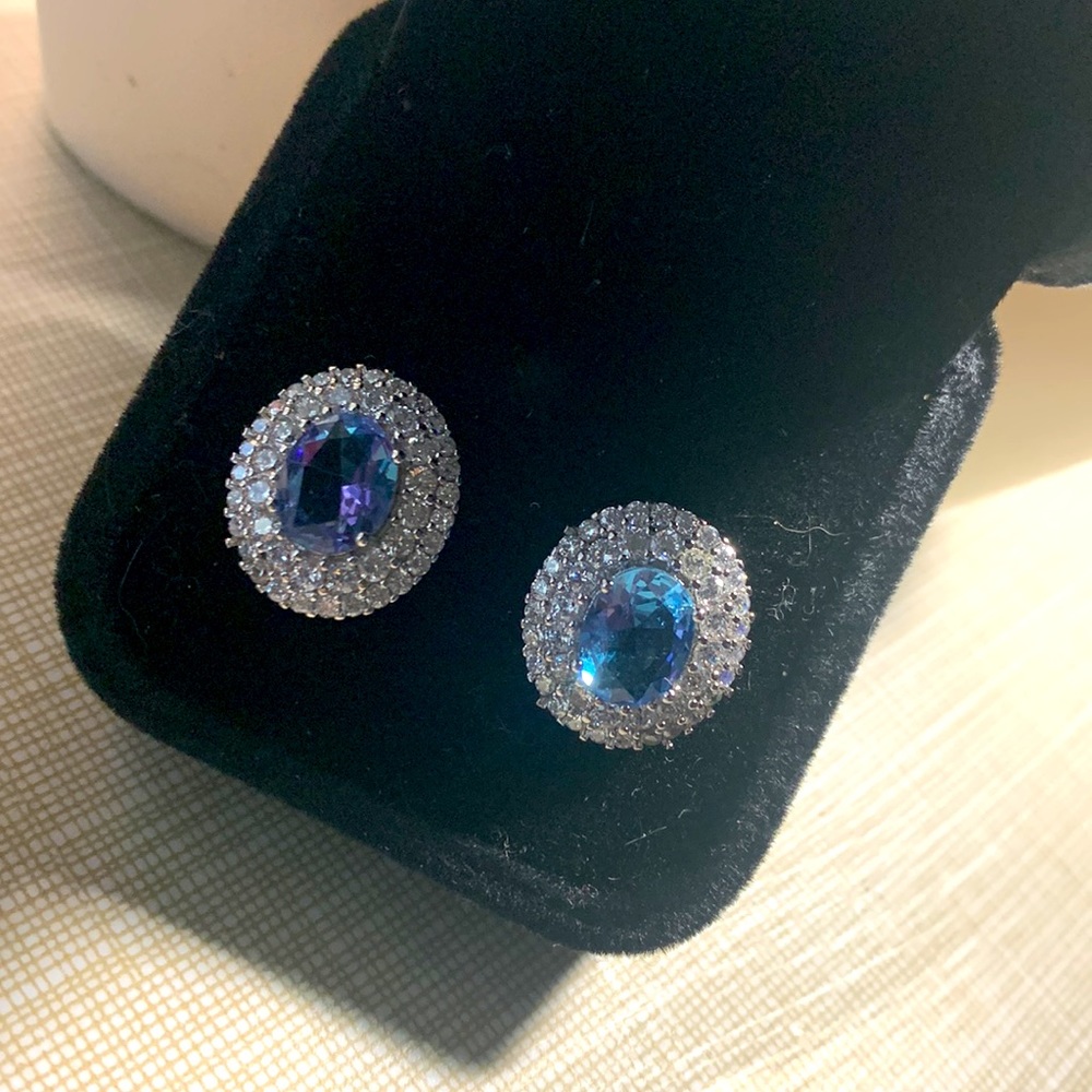 Changing Colors Same Earrings Different Purple/Bl… - image 2